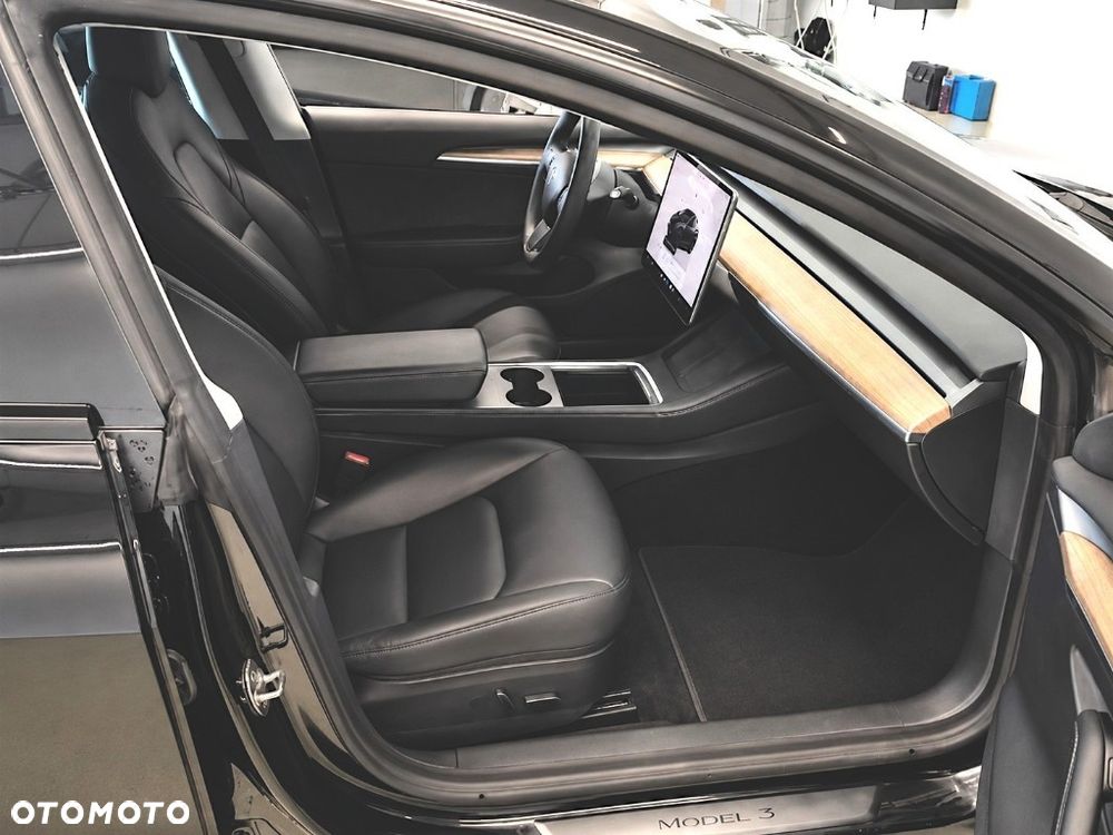 Tesla Model 3 - 12
