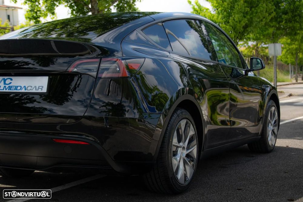 Tesla Model Y - 28