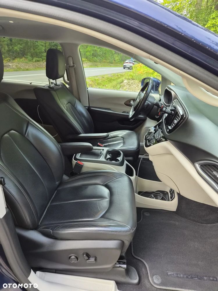 Chrysler Pacifica - 15