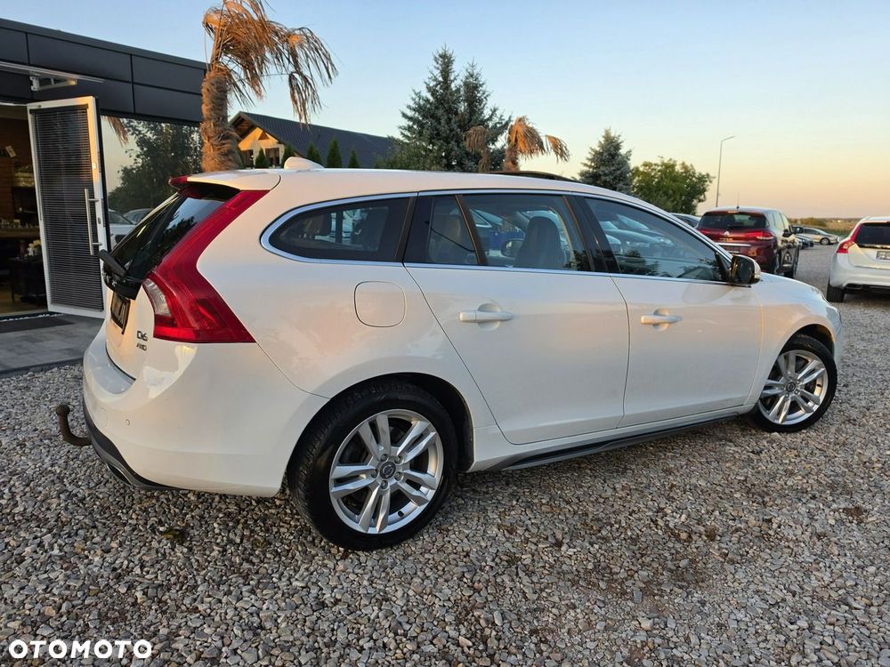 Volvo V60 D6 AWD Plug-in Hybrid Summum - 22