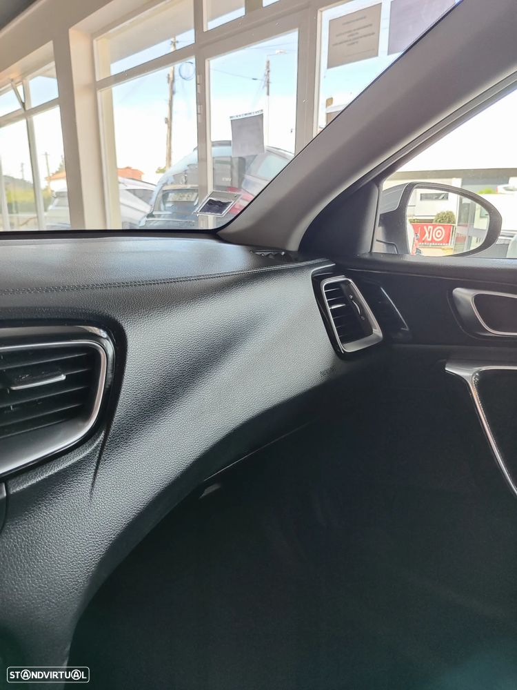 Kia Ceed SW 1.6 CRDi TX+SRF - 32