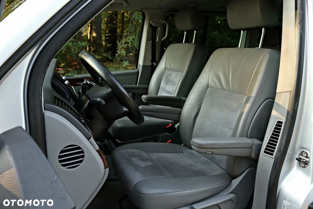 Volkswagen Multivan - 28