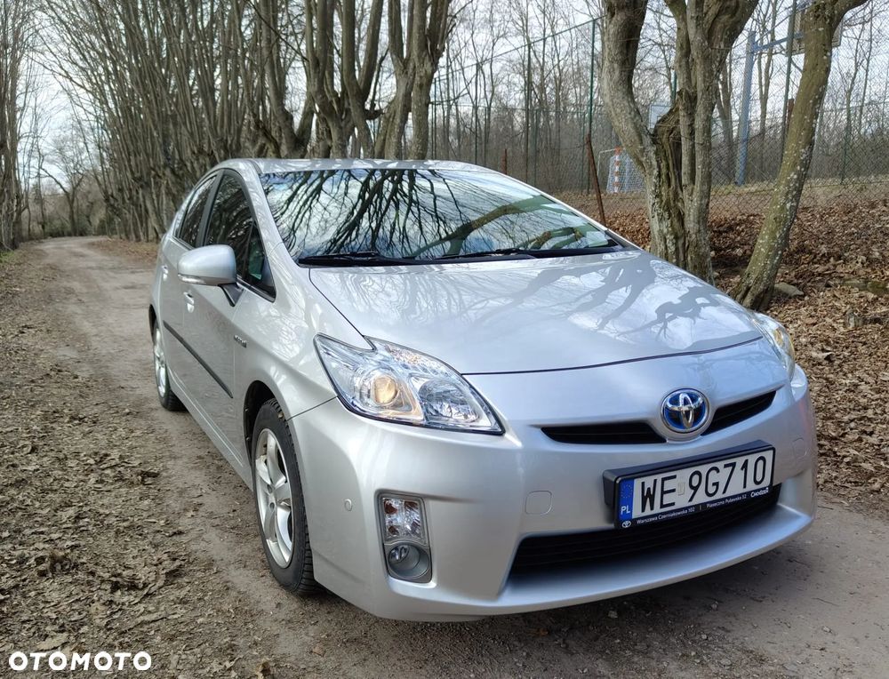 Toyota Prius (Hybrid) - 26