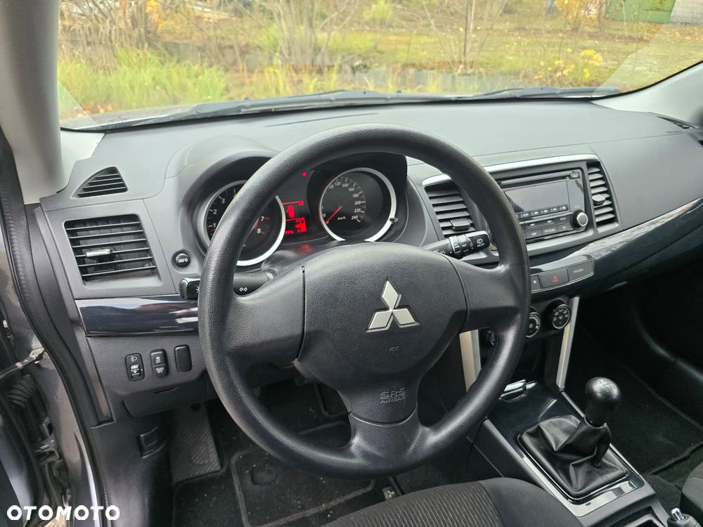 Mitsubishi Lancer - 10