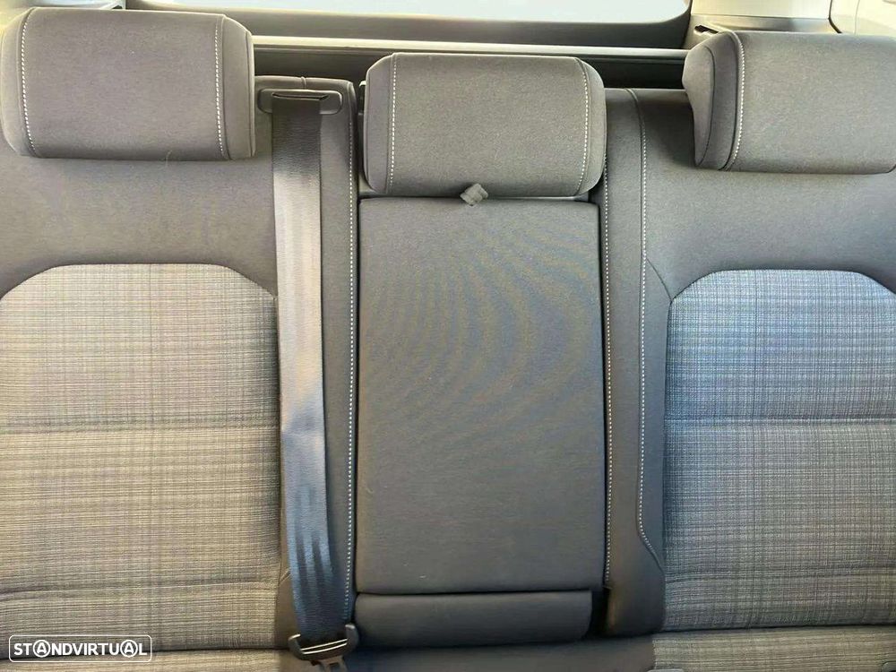 VW Passat Variant 2.0 TDI Business DSG - 15