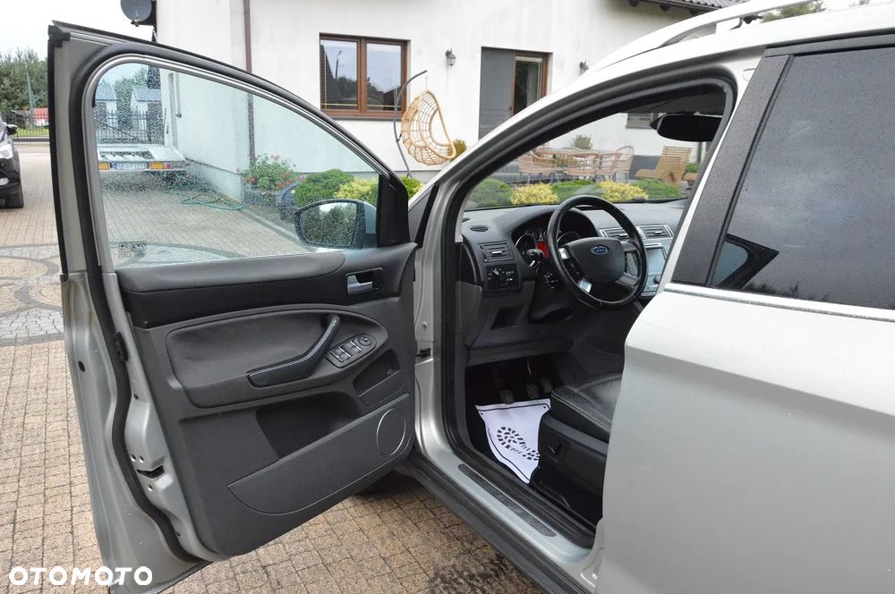 Ford Kuga 2.0 TDCi 4x4 Titanium - 24