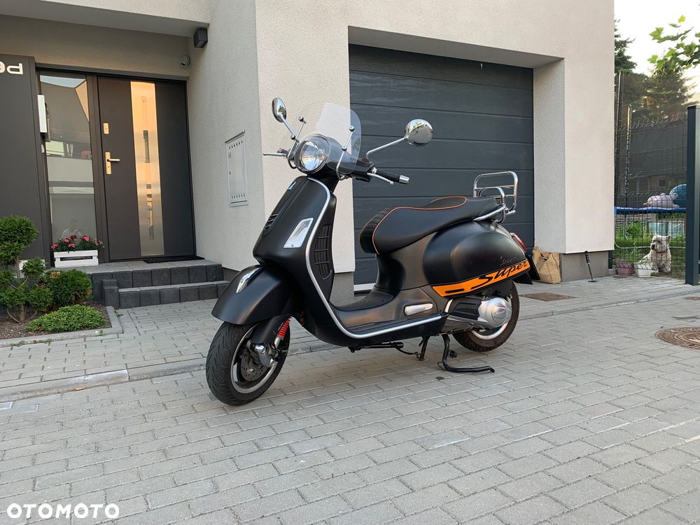 Vespa GTS - 2