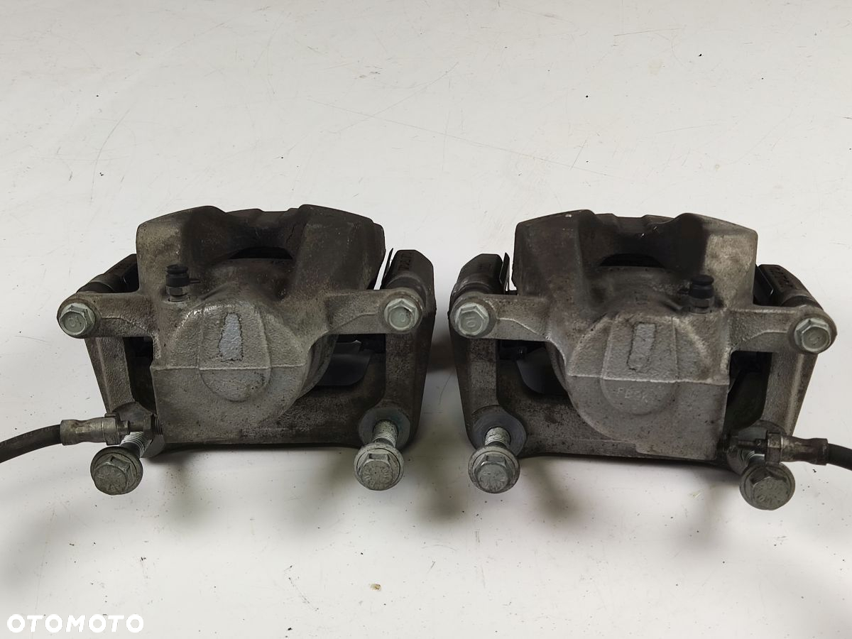 VOLVO XC40 2.0T T4 17-21r Zacisk Hamulcowy Przód Prawy i Lewy - 3