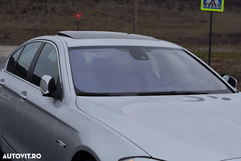 BMW Seria 5 525d Sport-Aut. - 31