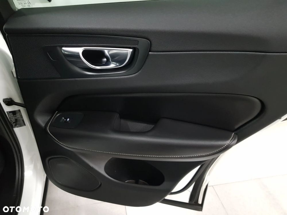 Volvo XC 60 D4 Geartronic RDesign - 23