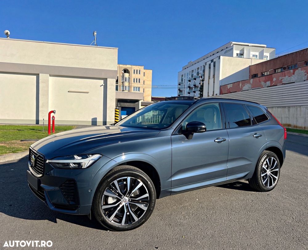 Volvo XC 60 B4 MHEV AT8 AWD R-Design - 4