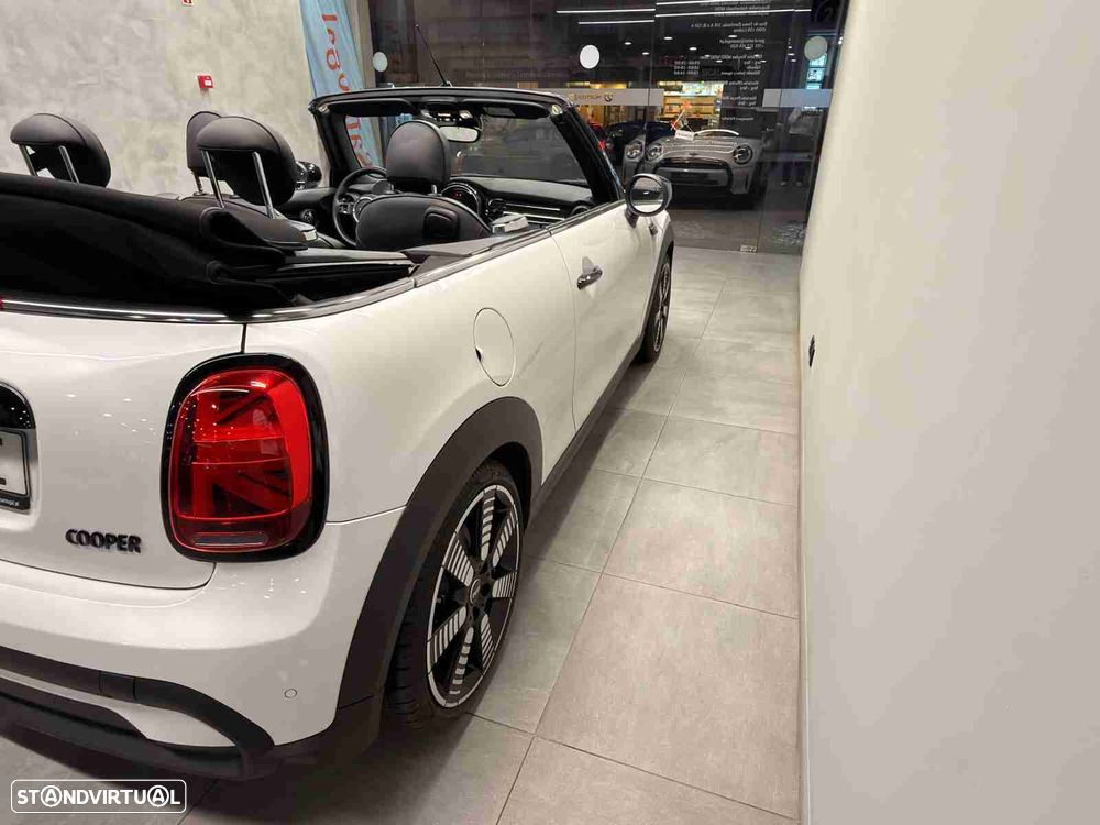 MINI Cabrio Cooper Premium Classic Auto - 13