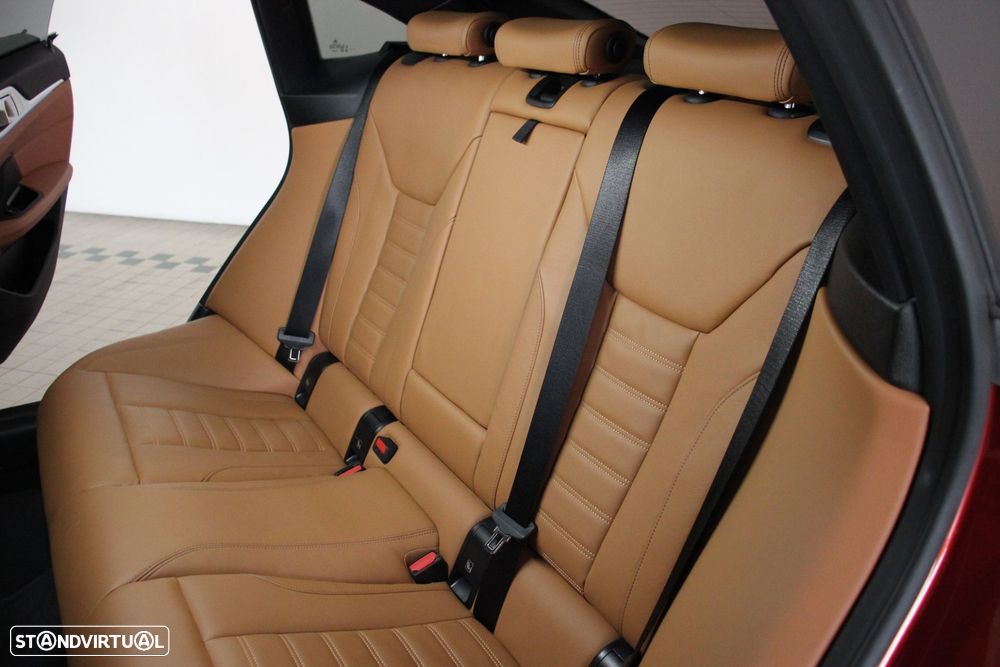 BMW i4 eDrive40 Pack Desportivo M - 16