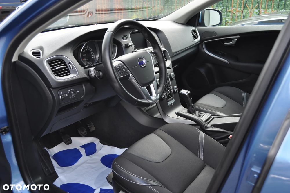 Volvo V40 T2 Momentum - 11
