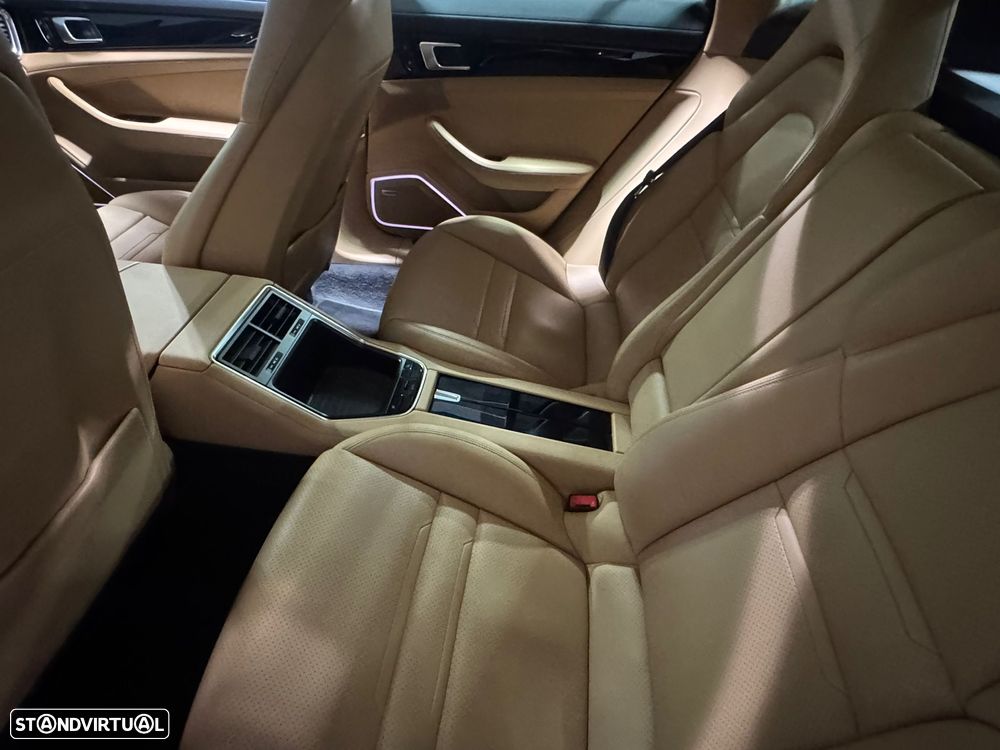 Porsche Panamera 4 E-Hybrid Platinum Edition - 17
