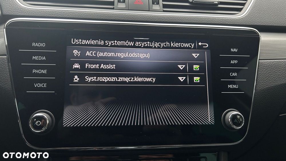 Skoda Superb 2.0 TDI SCR Style DSG - 28