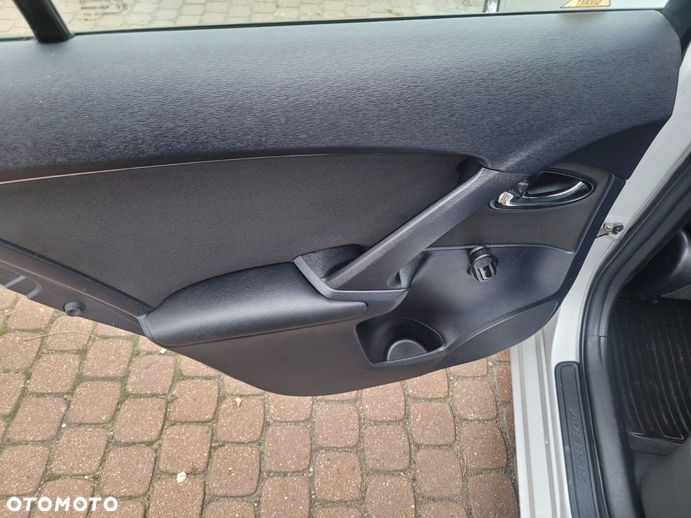 Toyota Avensis 1.8 Comfort - 21