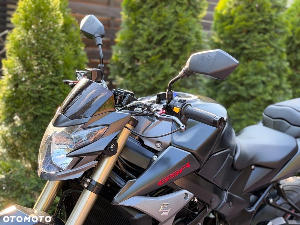 Suzuki GSR - 18