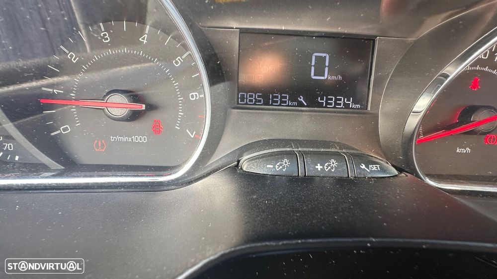 Peugeot 208 1.2 PureTech Style - 17