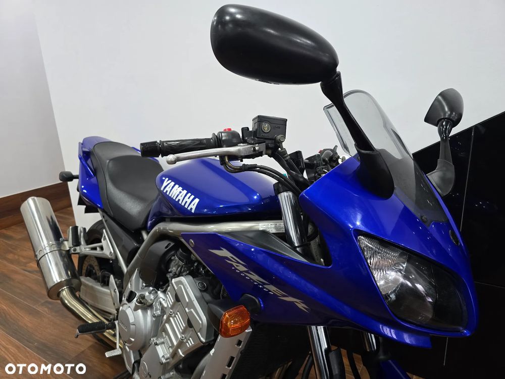 Yamaha FZS - 32