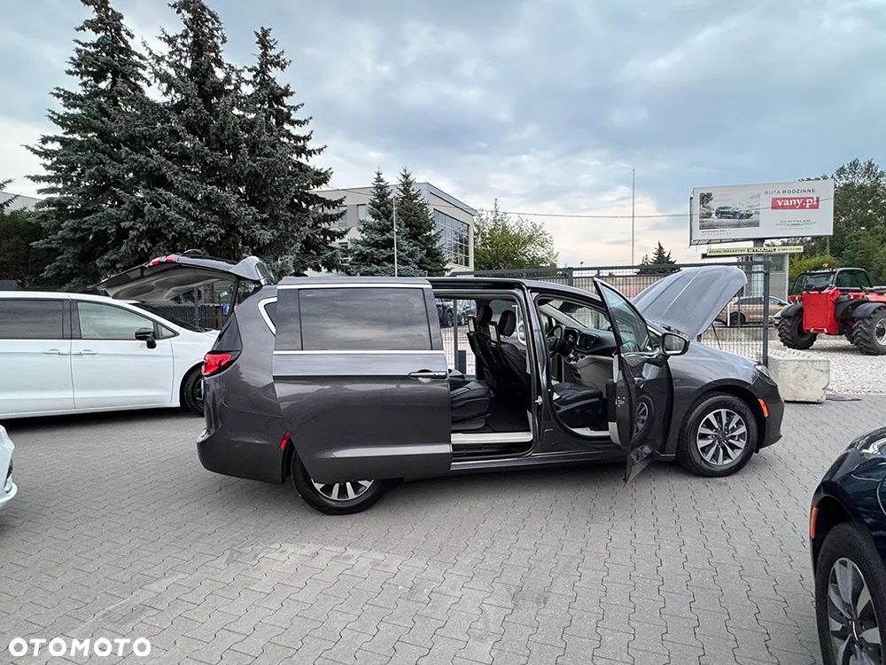 Chrysler Pacifica - 10