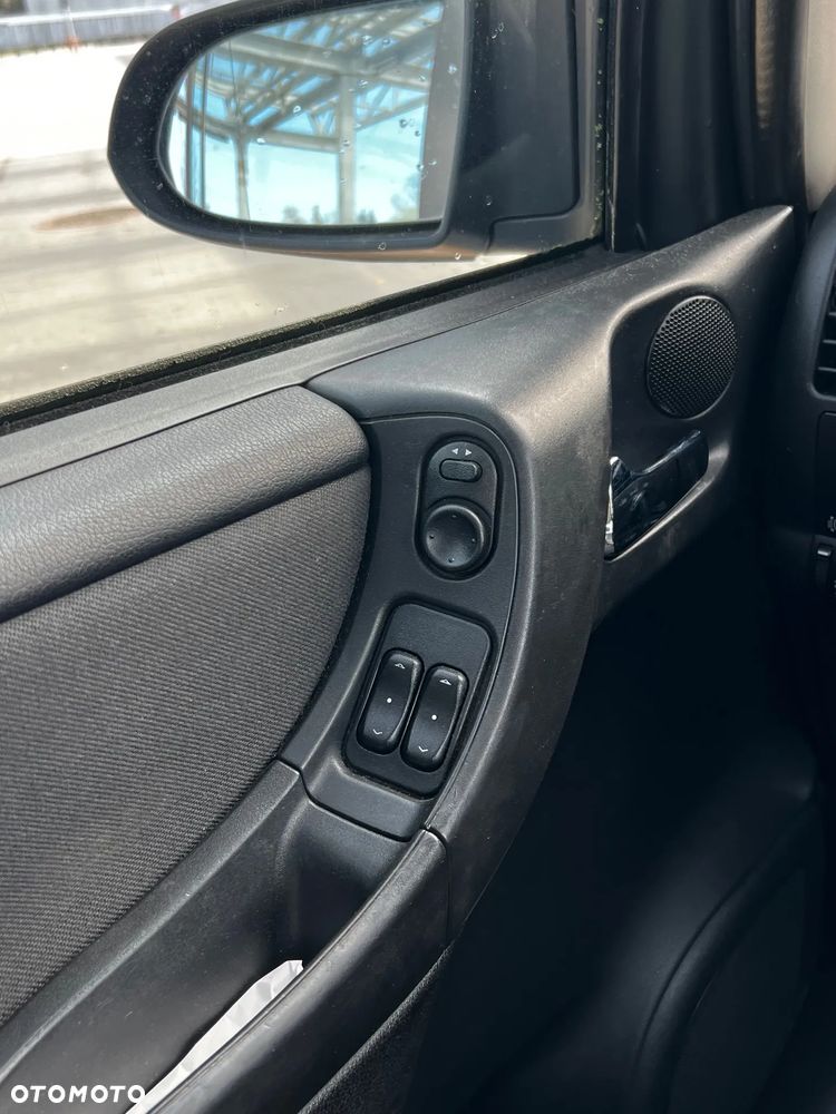 Opel Zafira 1.8 16V Comfort - 12