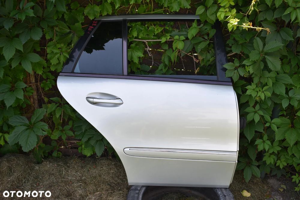 MERCEDES W211 KOMBI DRZWI TYLNE PRAWE TYŁ 775 ORYGINAŁ - 1