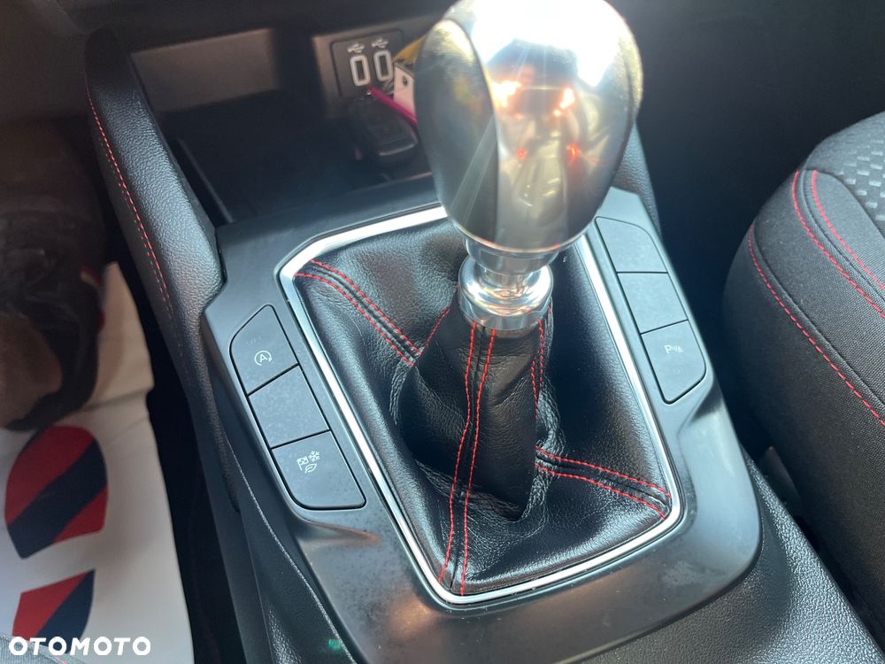 Ford Kuga 1.5 EcoBoost ST-LINE - 23