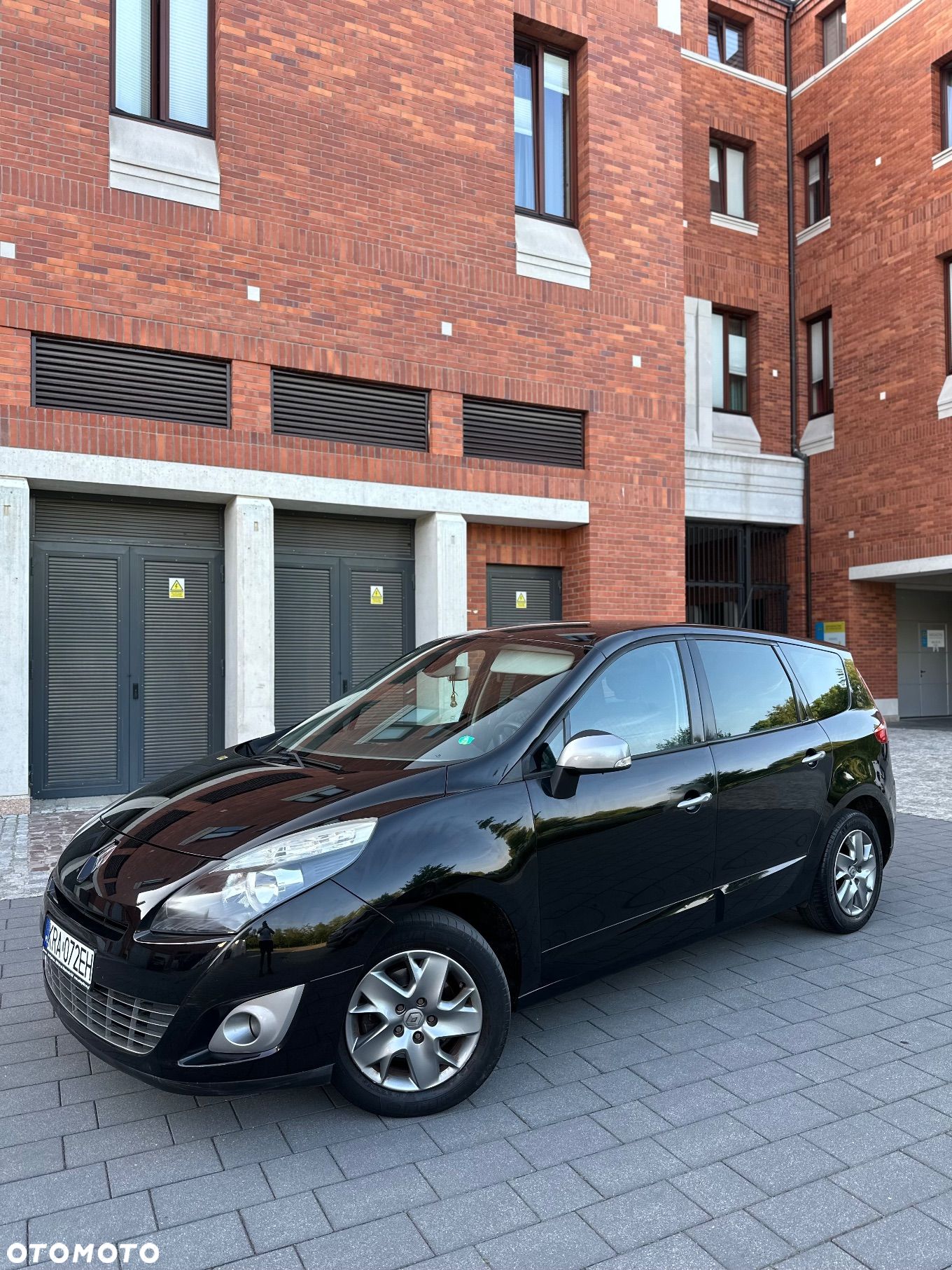 Renault Scenic 1.6 16V 110 TomTom Edition - 1