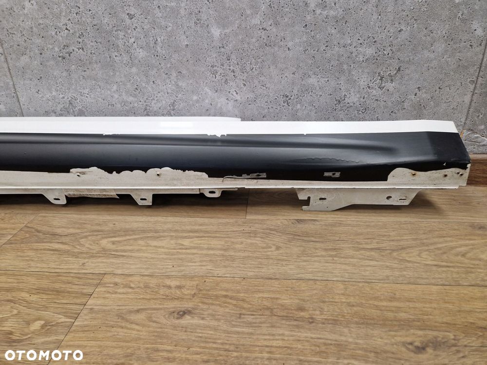 BMW F32 M-PAKIET LISTWA PROGOWA NAKŁADKA PRAWA M-PAKIET A300 BIAŁA 8054540 - 8