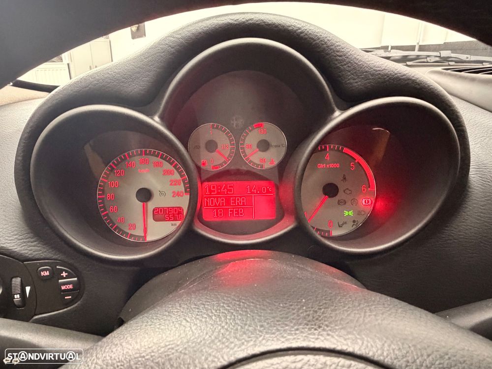 Alfa Romeo GT 1.9 JTD M-JET Distinctive - 24