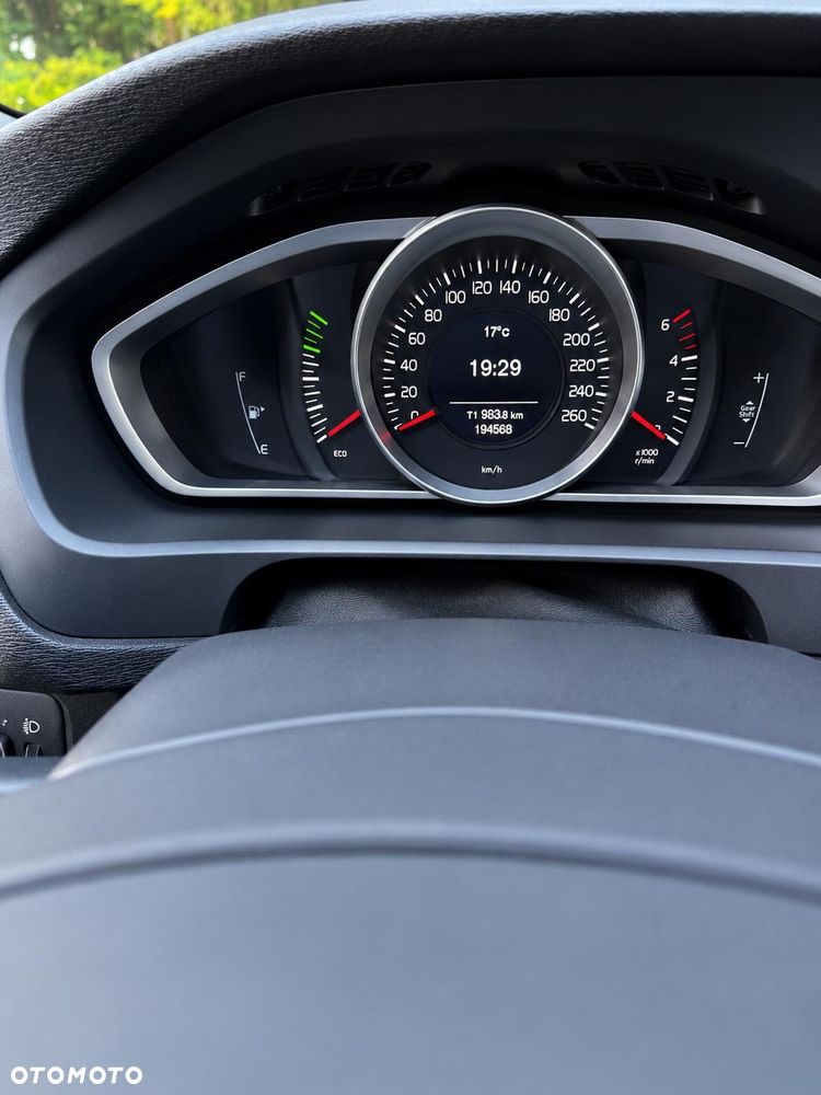 Volvo V40 Cross Country - 10