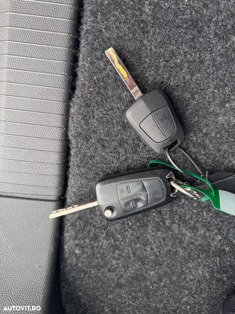 Opel Corsa 1.4 16V Enjoy - 11