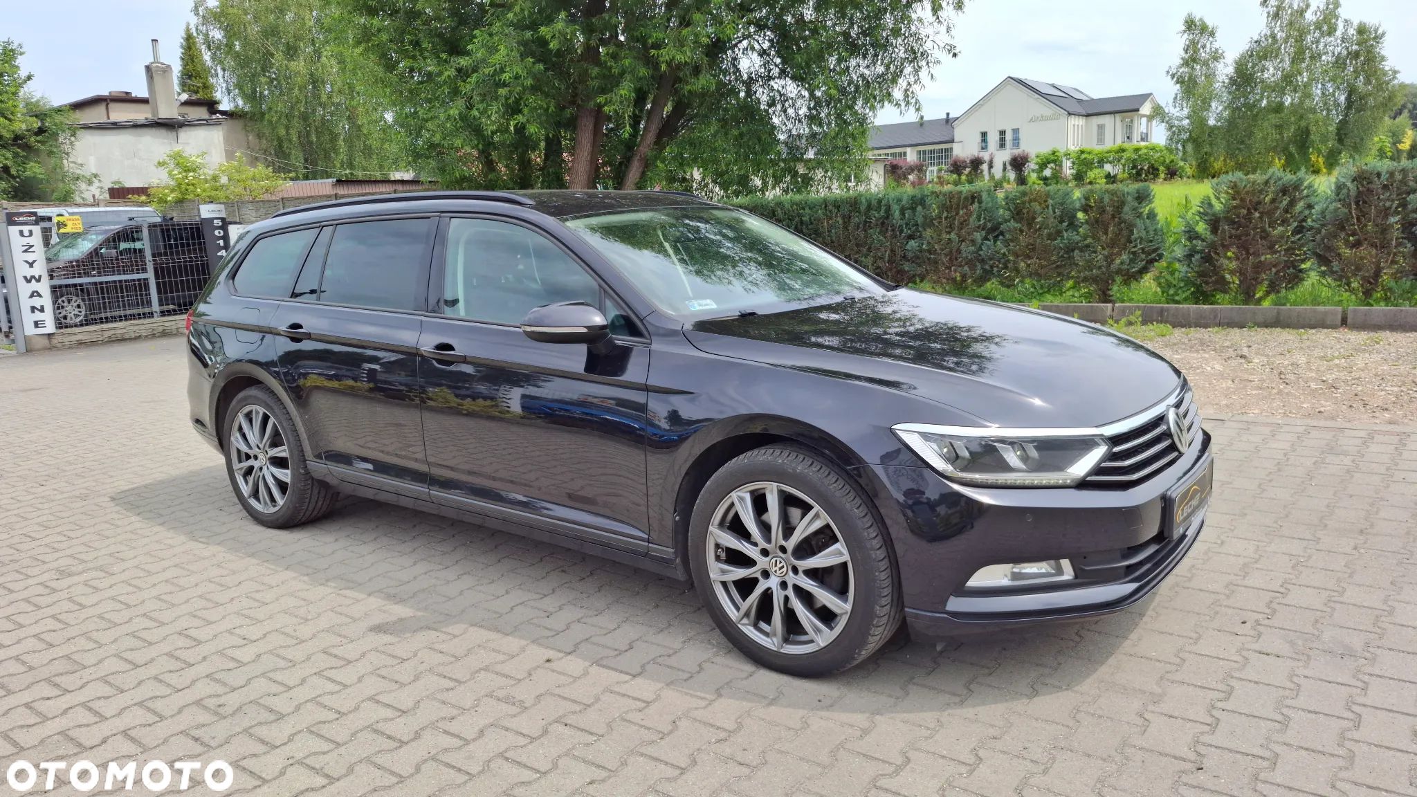 Volkswagen Passat - 1