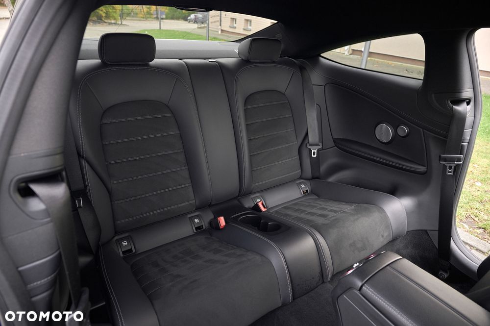 Mercedes-Benz Klasa C 300 9G-TRONIC - 23