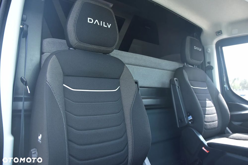 Iveco Daily 35S18H autolaweta z kabina sypalną 3,5t na haku POLMAR - 18
