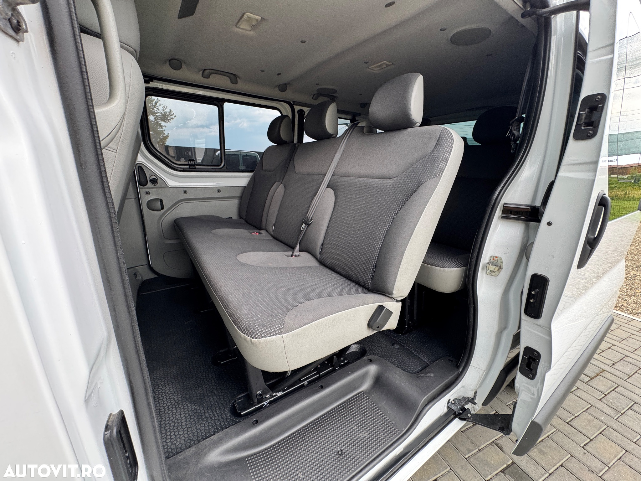 Opel Vivaro - 11