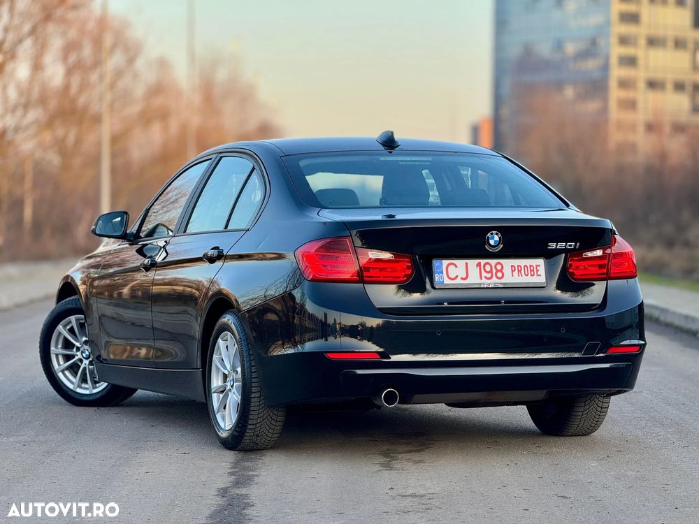BMW Seria 3 320i Aut. - 4