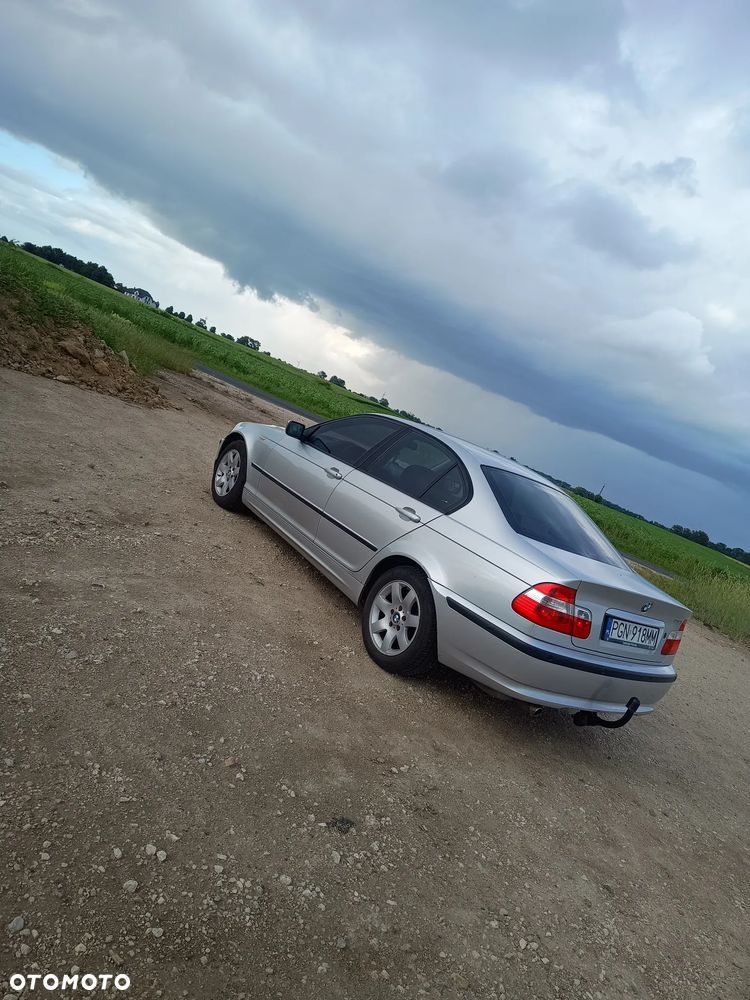BMW Seria 3 318i - 5