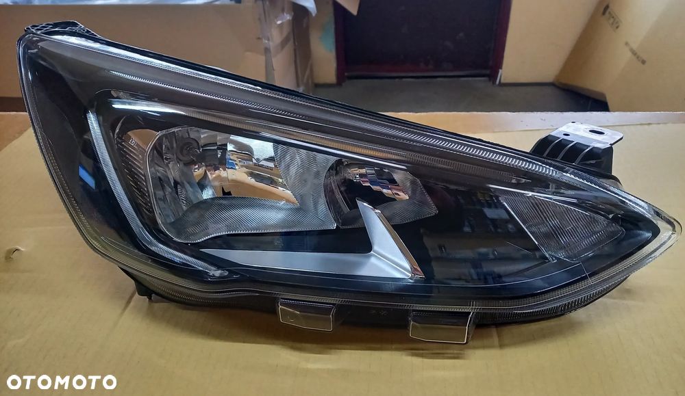 REFLEKTOR FORD FOCUS 18-22 MK4  NOWY PRAWY