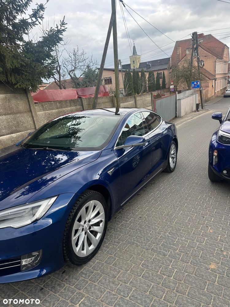 Tesla Model S - 9