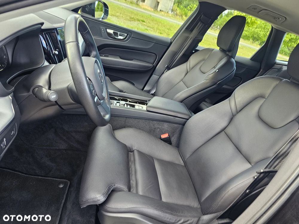 Volvo XC 60 D4 Momentum Pro - 40