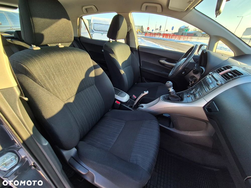 Toyota Auris 2.0 D-4D Sol - 23