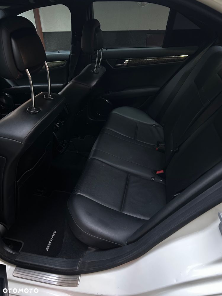 Mercedes-Benz Klasa C 350 CGI BlueEff Elegance - 18