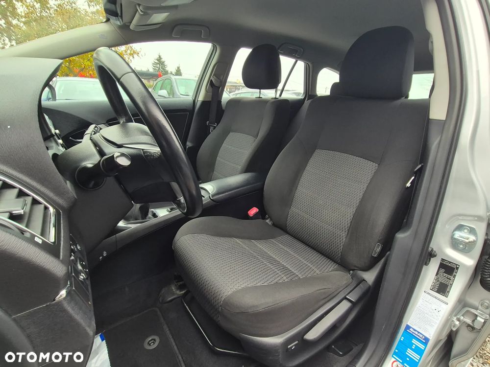 Toyota Avensis Touring Sports 1.8 Comfort - 25