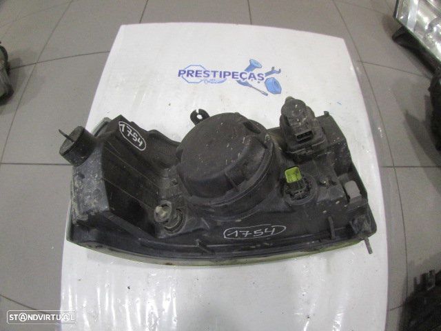 Farol Far1754 LAND ROVER FREELANDER 2000 2.0DI 4X4 95CV 5P PRETO ESQ H4 ORIGINAL Apoios Danificados - 5