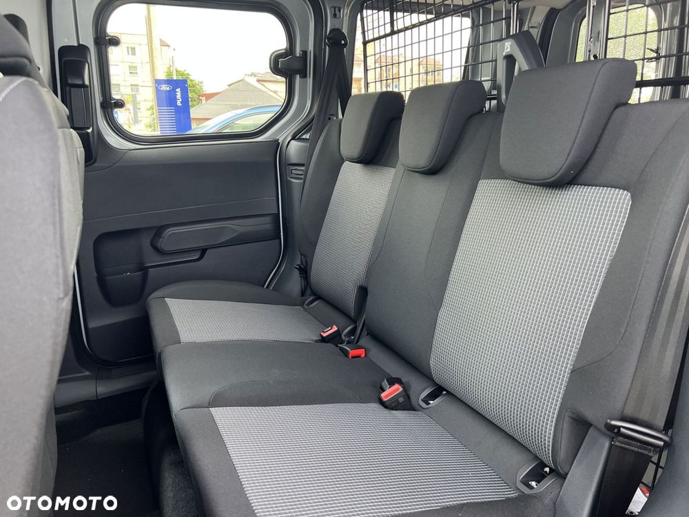 Ford Transit Courier - 16