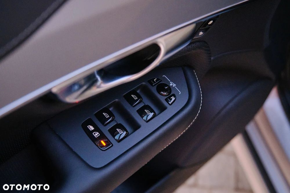 Volvo XC 90 B5 D AWD Ultimate Dark 7os - 14