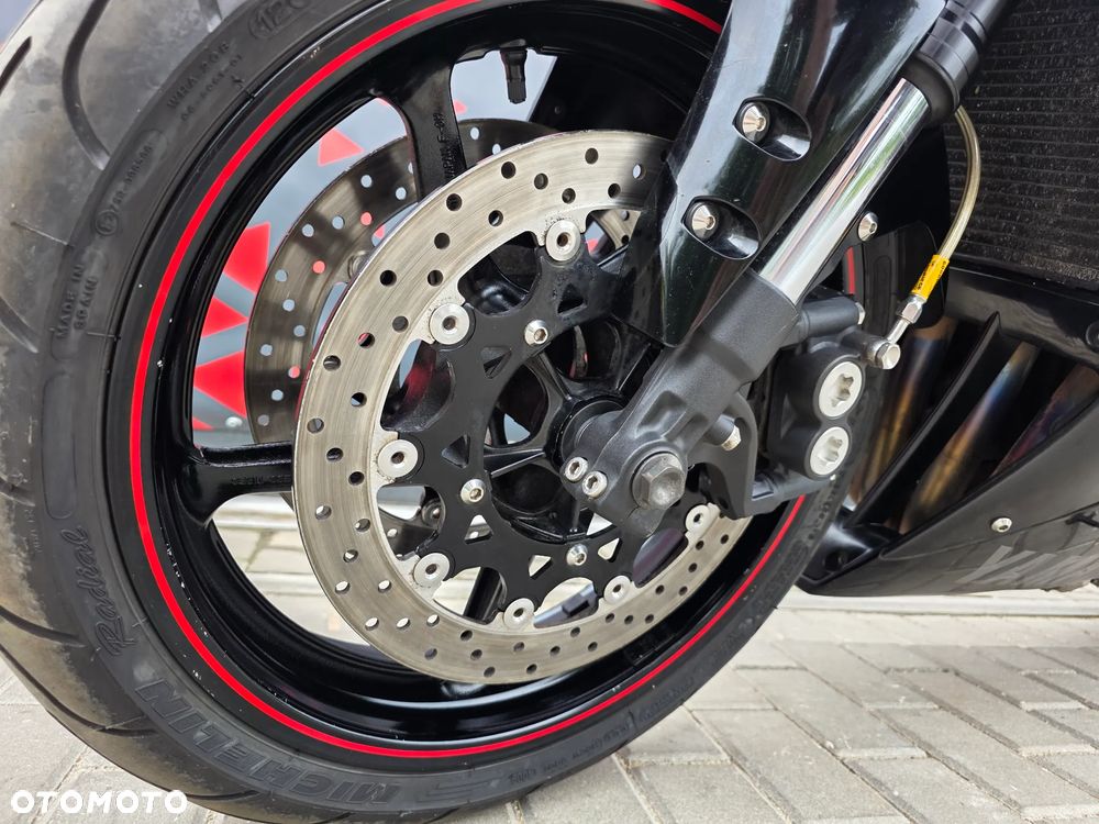 Yamaha R1 - 16