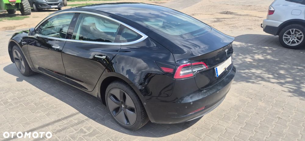 Tesla Model 3 - 16